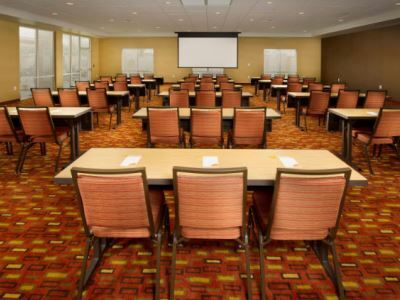 Hotel Courtyard Nw/290 Corridor 3*