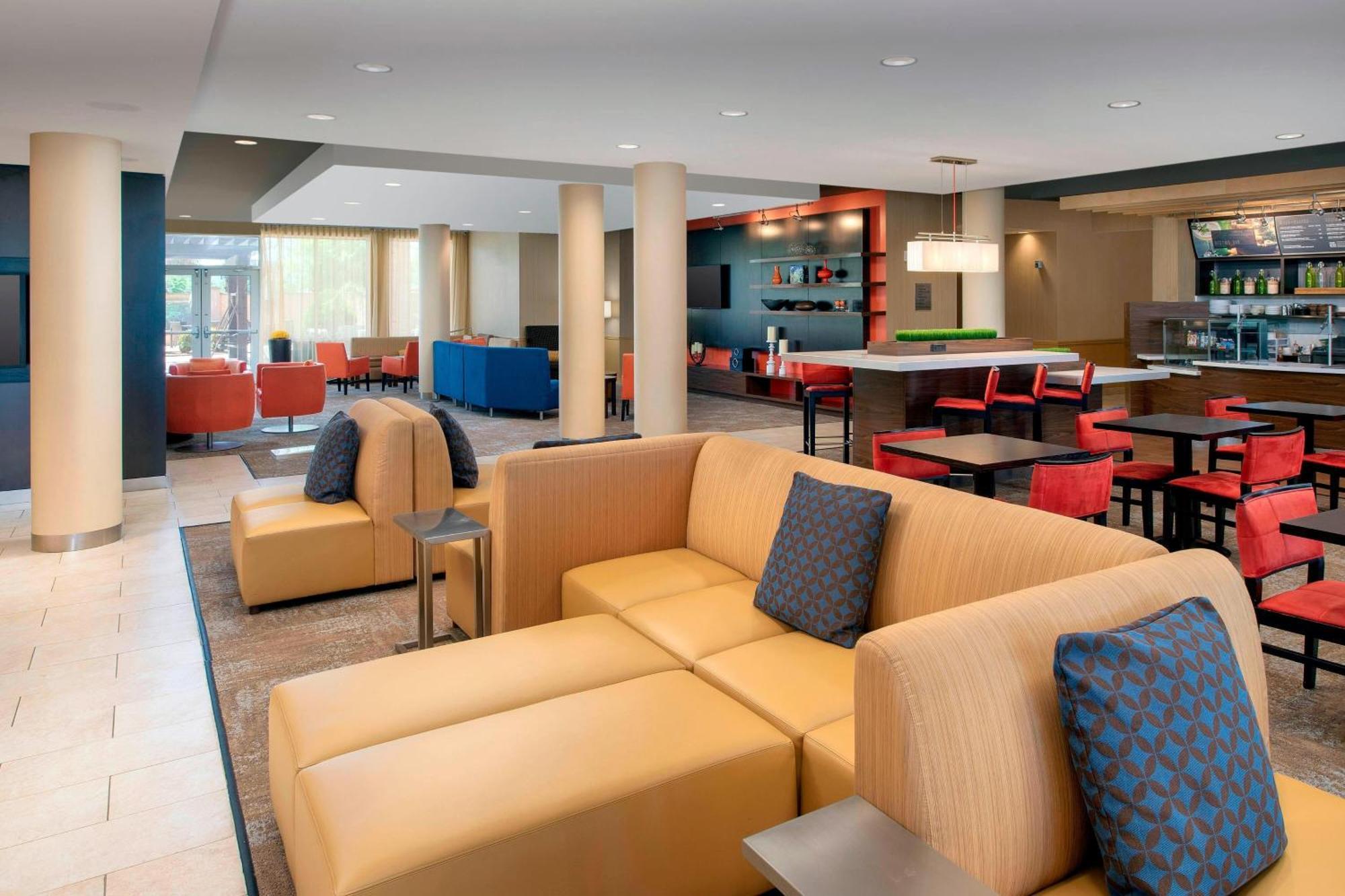 Hotel Courtyard Nw/290 Corridor 3*