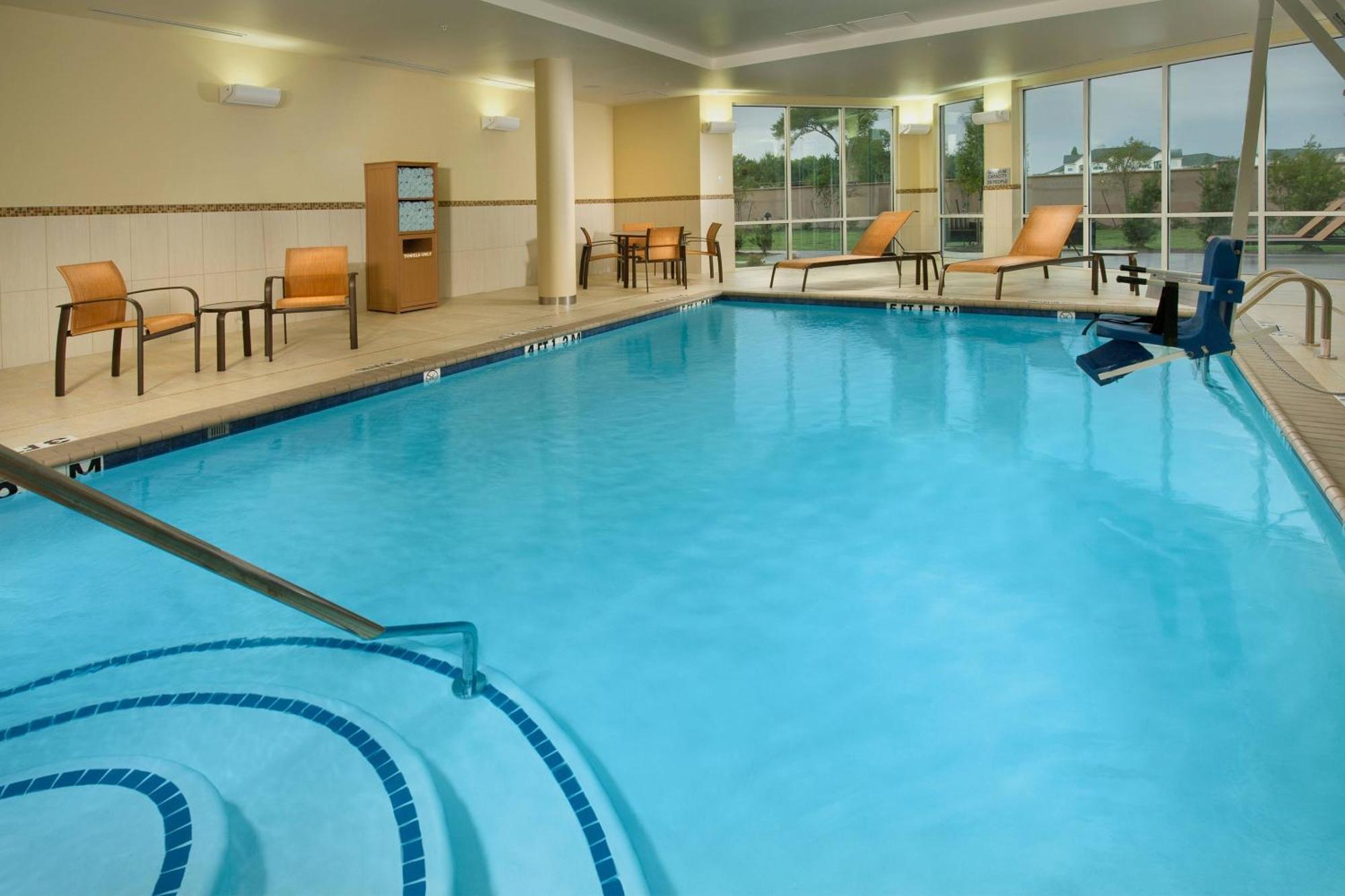 Courtyard Nw/290 Corridor Hotel 3*